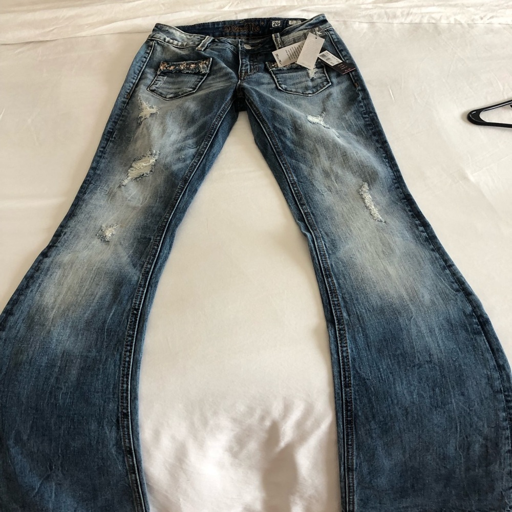 NWT. MISS ME BOOTCUT JEANS SIZE 26